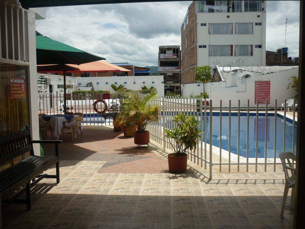 Hotel Calamo Plaza ピタリト エクステリア 写真